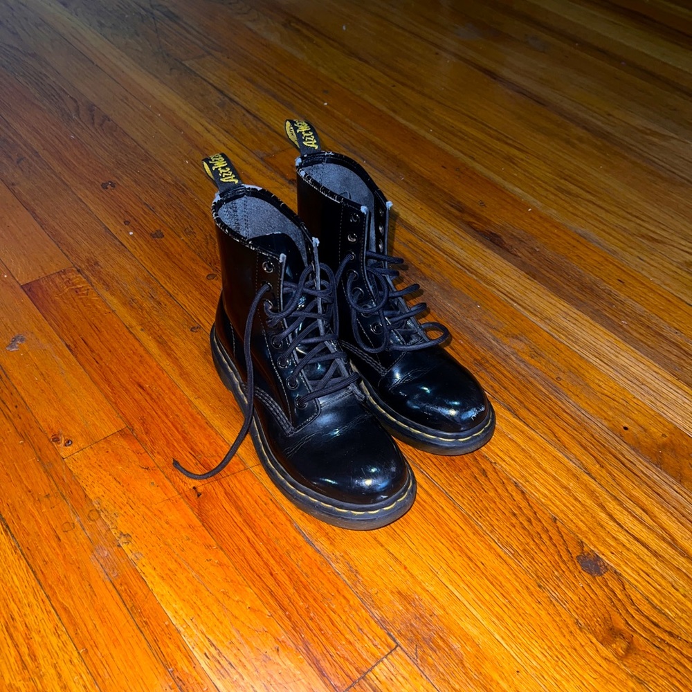 1460 WOMEN'S SMOOTH LEATHER LACE UP BOOTS